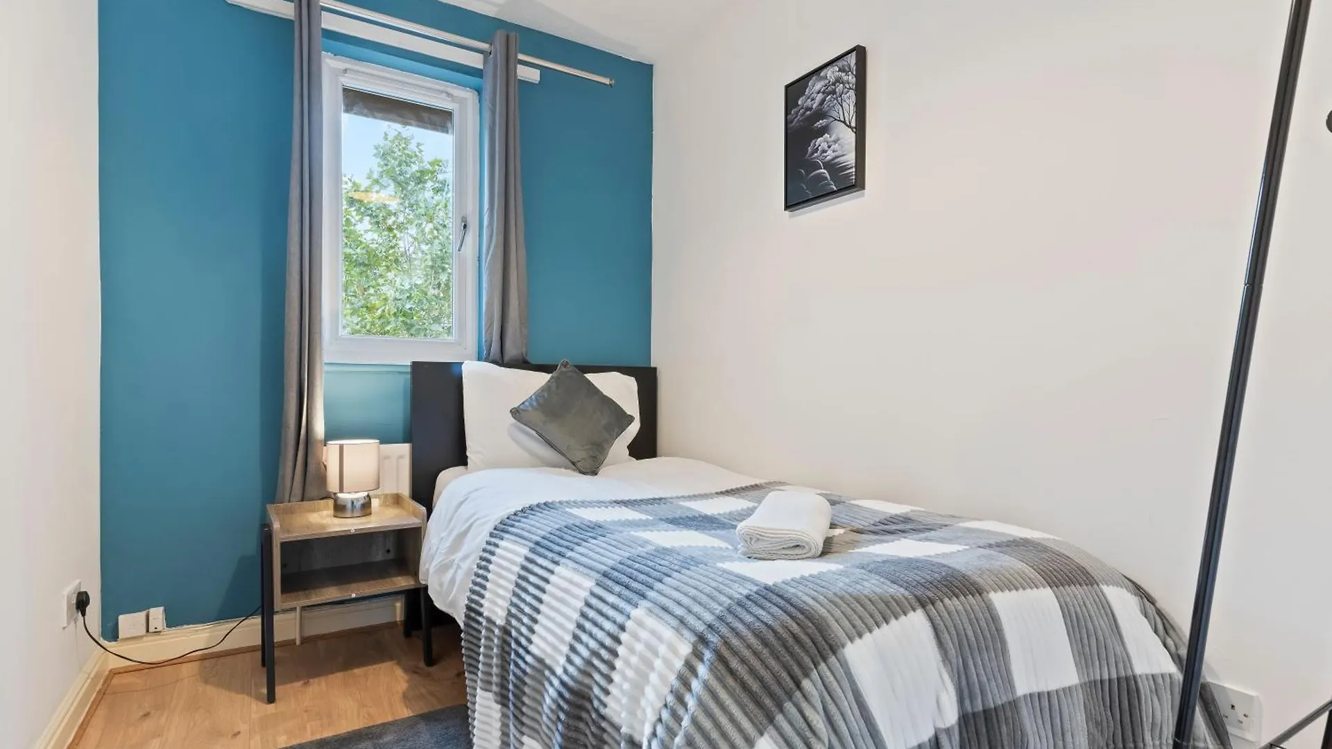 Lovely 4Br House In The City With Parking London 0*,  United Kingdom