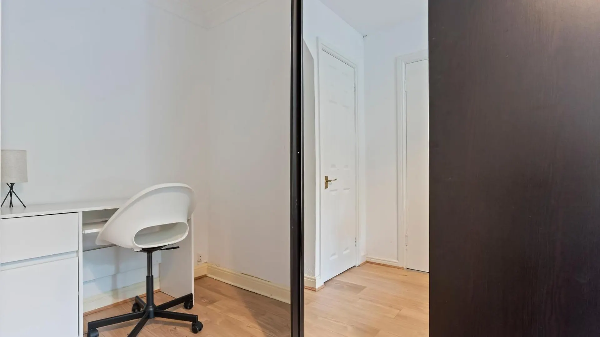 Lovely 4Br House In The City With Parking London Holiday home