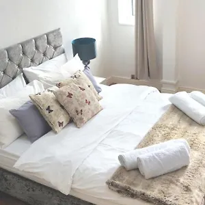  Apartment The Hideaway In London