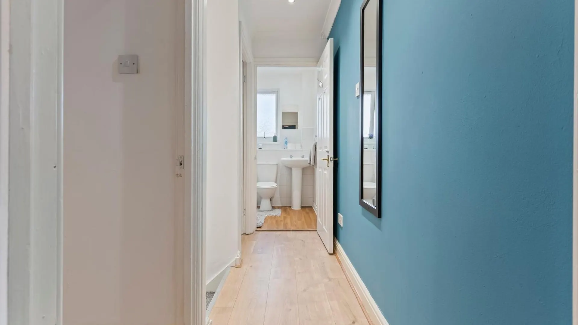 Lovely 4Br House In The City With Parking Londra